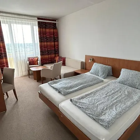 Aranypart Szallo-koezoessegi Szallashely Hotell 3*