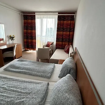 Aranypart Szallo-koezoessegi Szallashely Hotell 3*