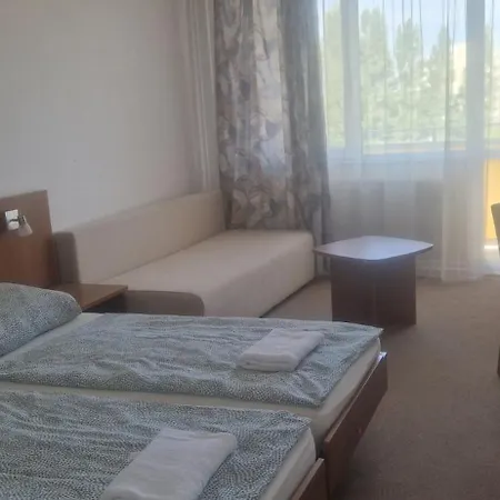 Aranypart Szallo-koezoessegi Szallashely Hotell 3*