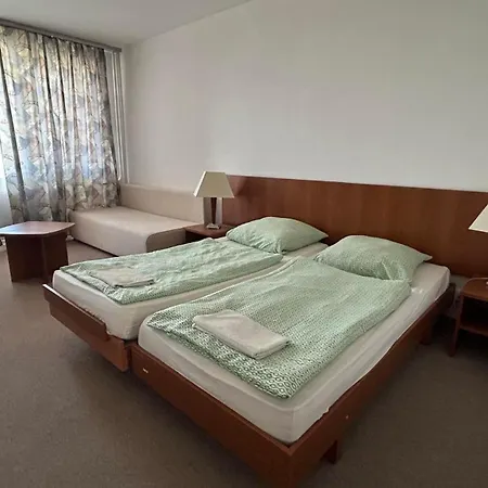 Hotell Aranypart Szallo-koezoessegi Szallashely Siófok