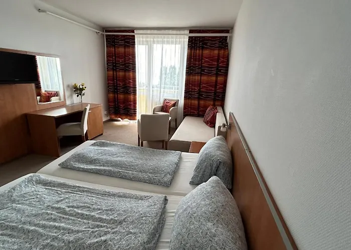 Aranypart Szallo-koezoessegi Szallashely מלון 3*