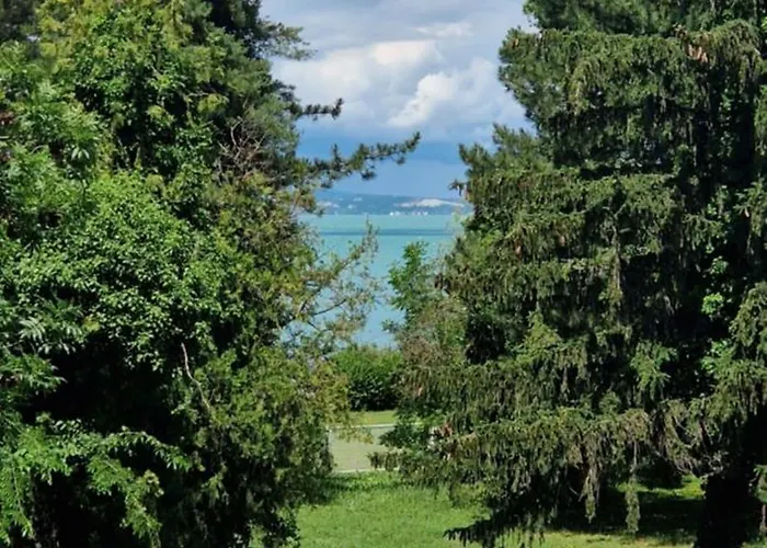 Aranypart Szallo-koezoessegi Szallashely מלון 3*